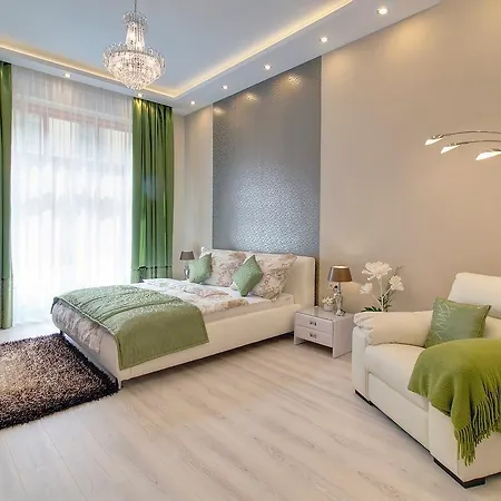 Sweet Dreams At King Street Diamond Apartment